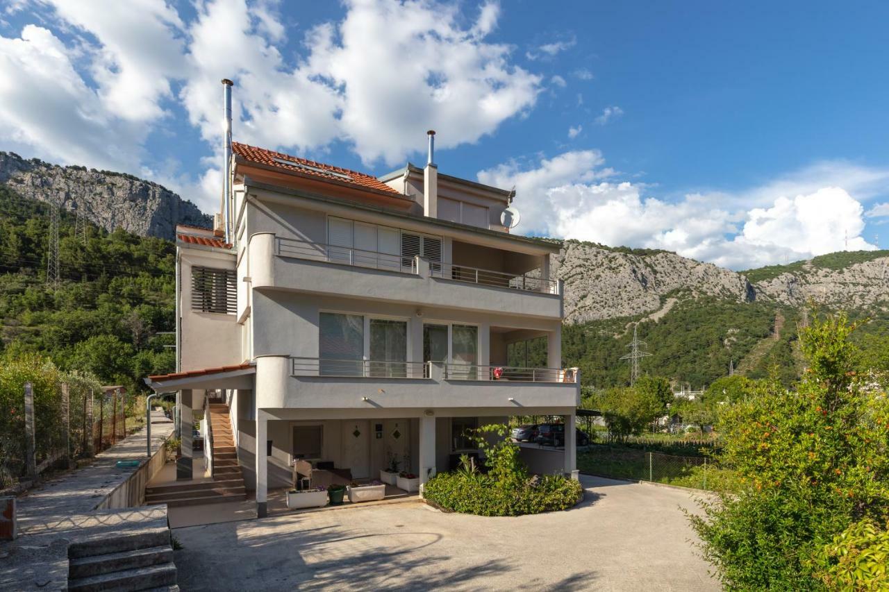 Apartments Bubalo Omis Bagian luar foto