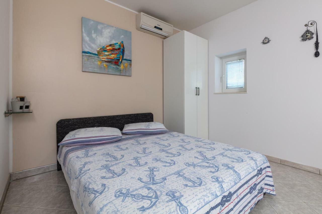 Apartments Bubalo Omis Bagian luar foto