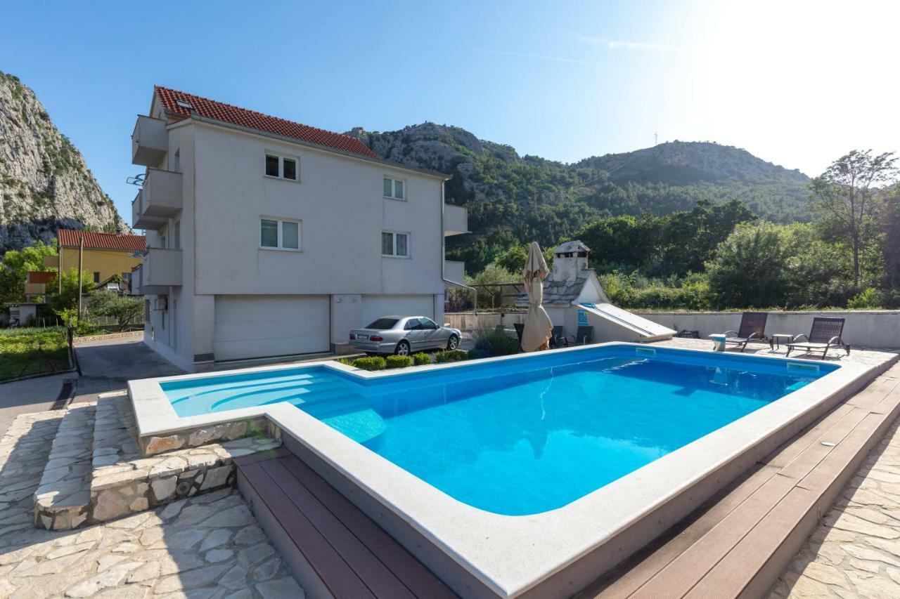 Apartments Bubalo Omis Bagian luar foto