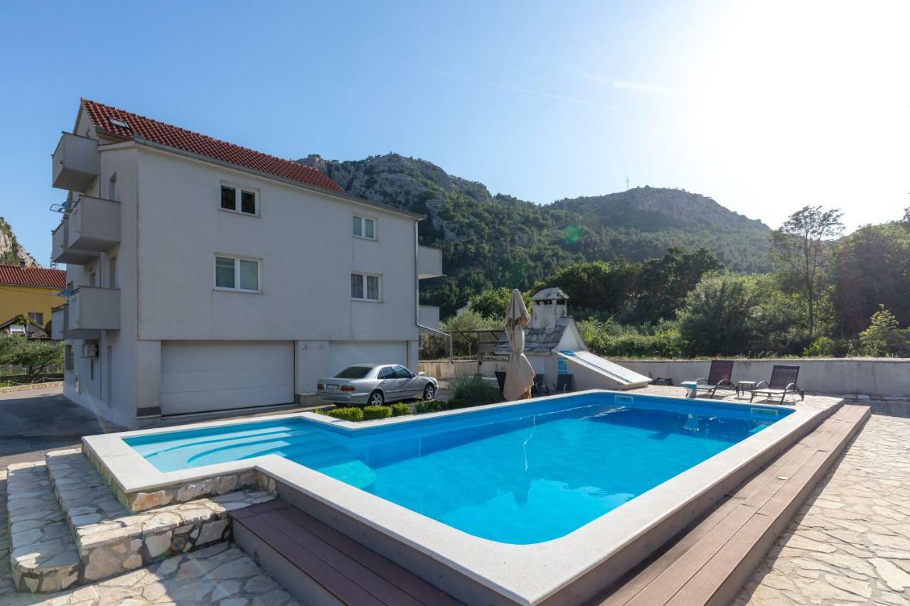 Apartments Bubalo Omis Bagian luar foto