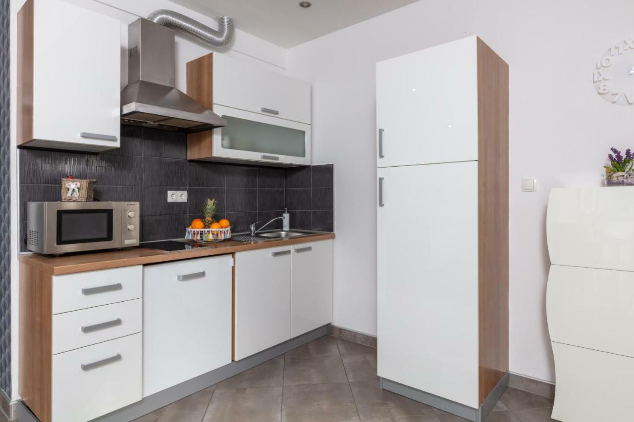 Apartments Bubalo Omis Bagian luar foto