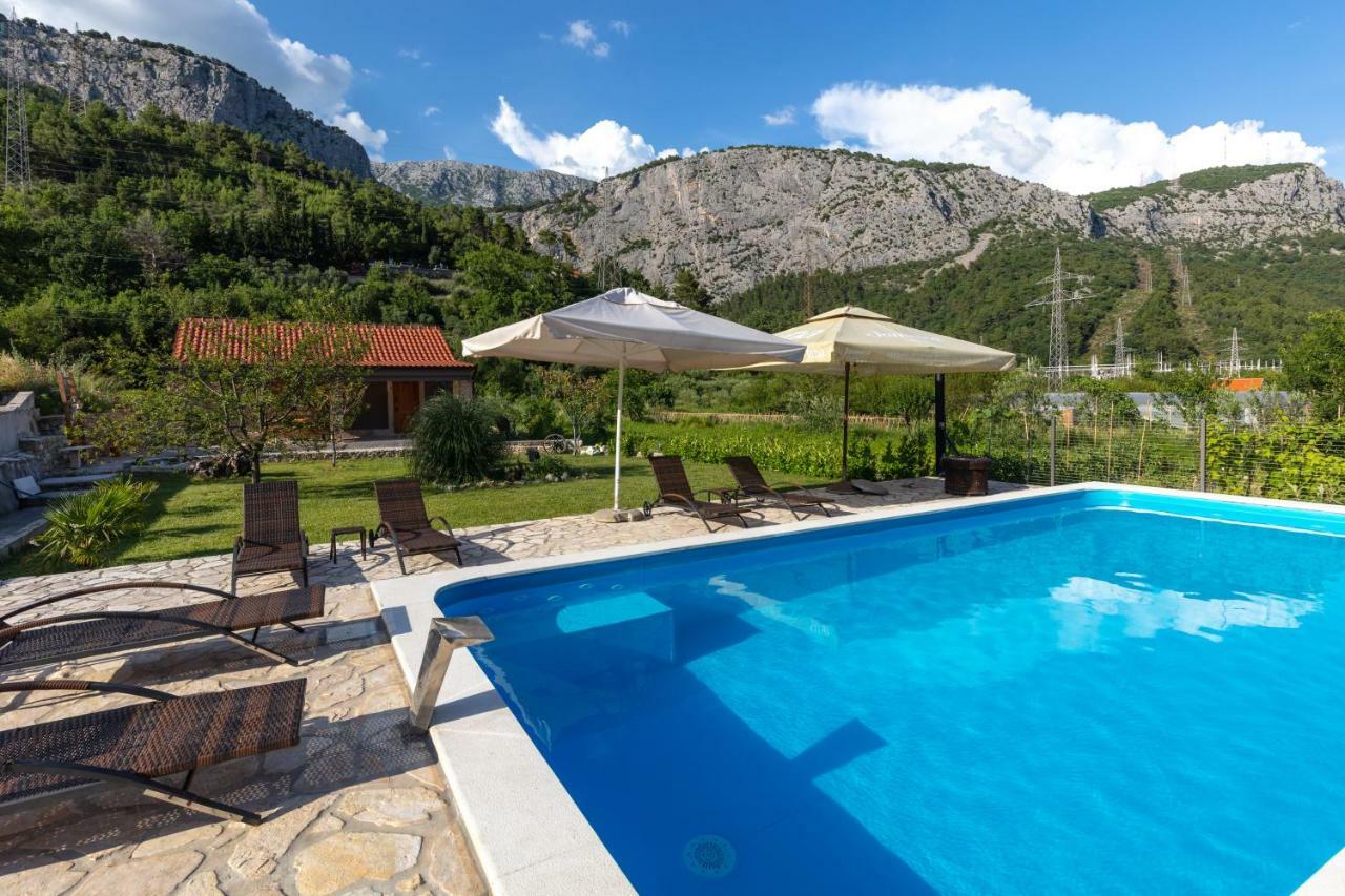 Apartments Bubalo Omis Bagian luar foto