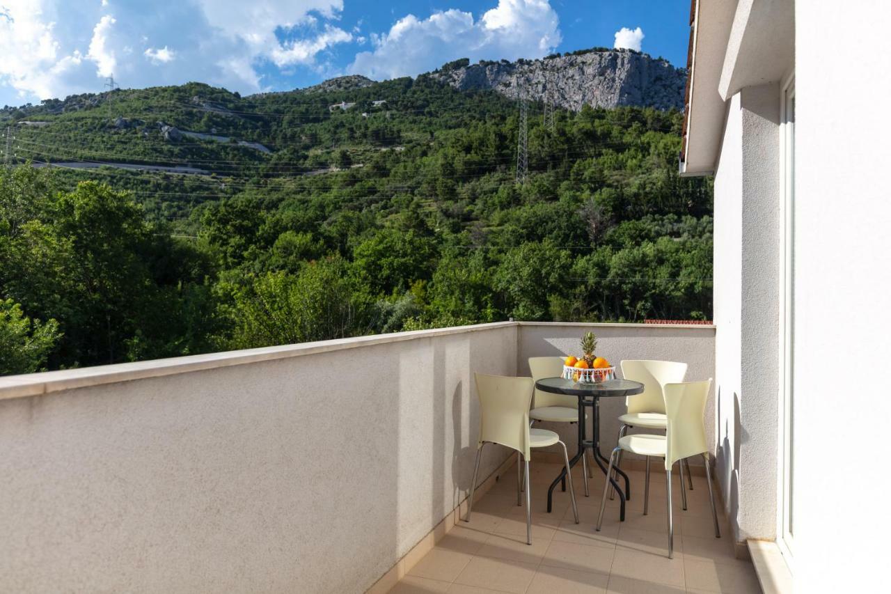 Apartments Bubalo Omis Bagian luar foto