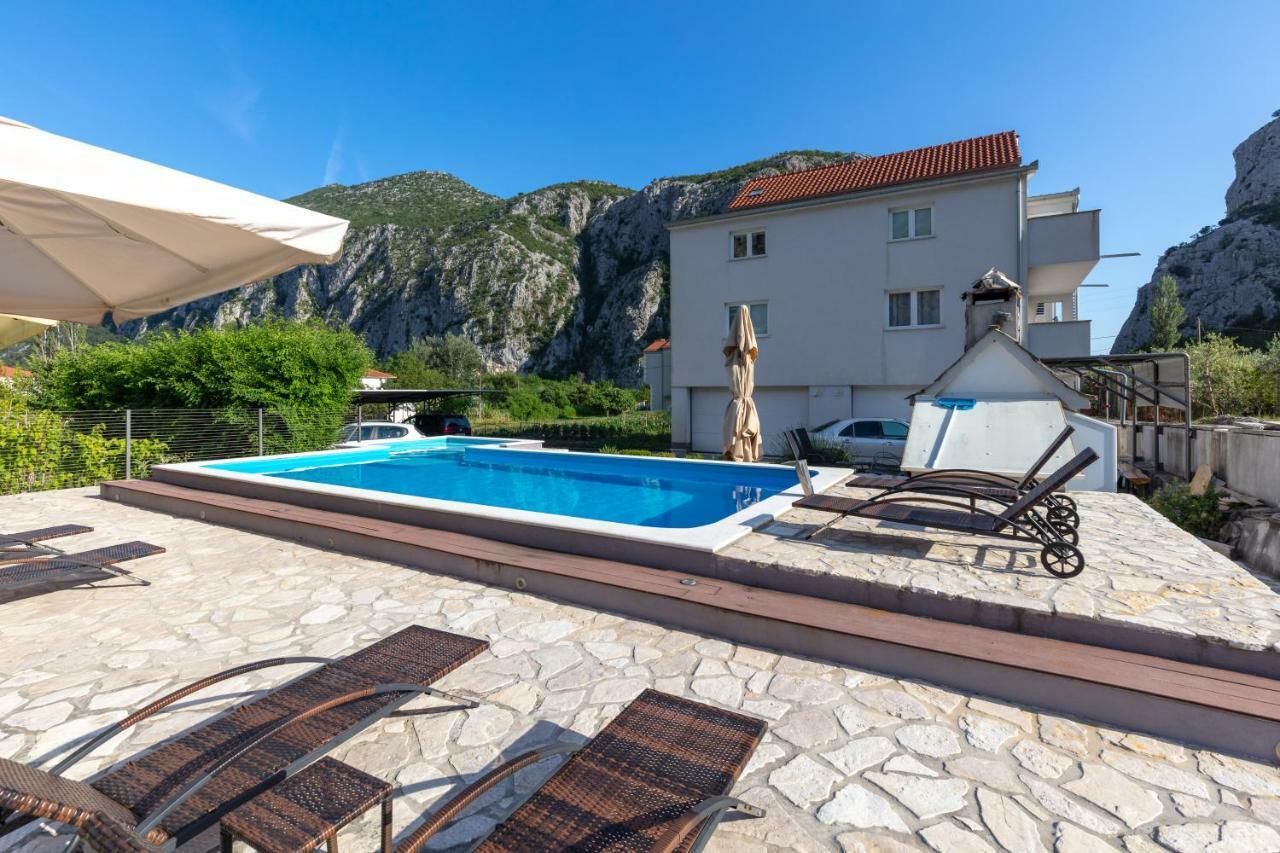 Apartments Bubalo Omis Bagian luar foto