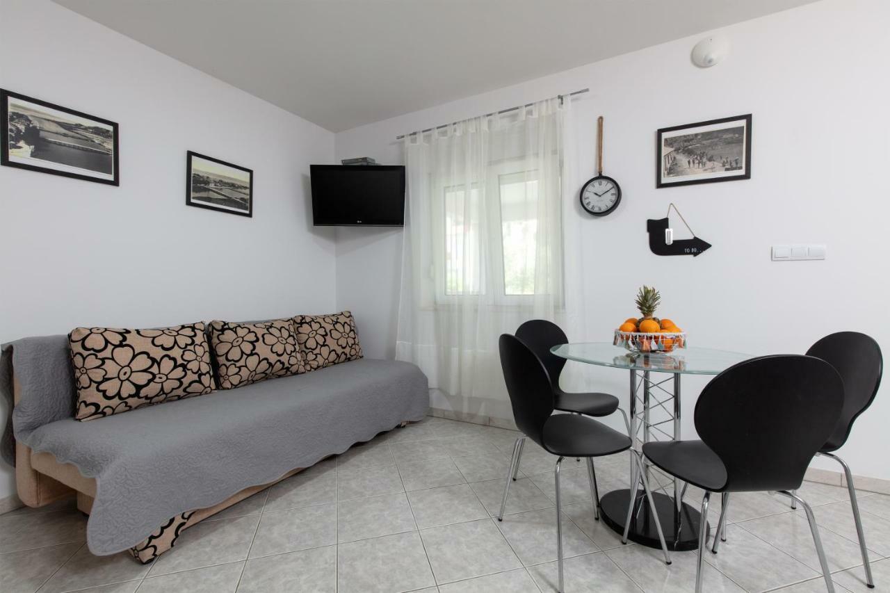 Apartments Bubalo Omis Bagian luar foto