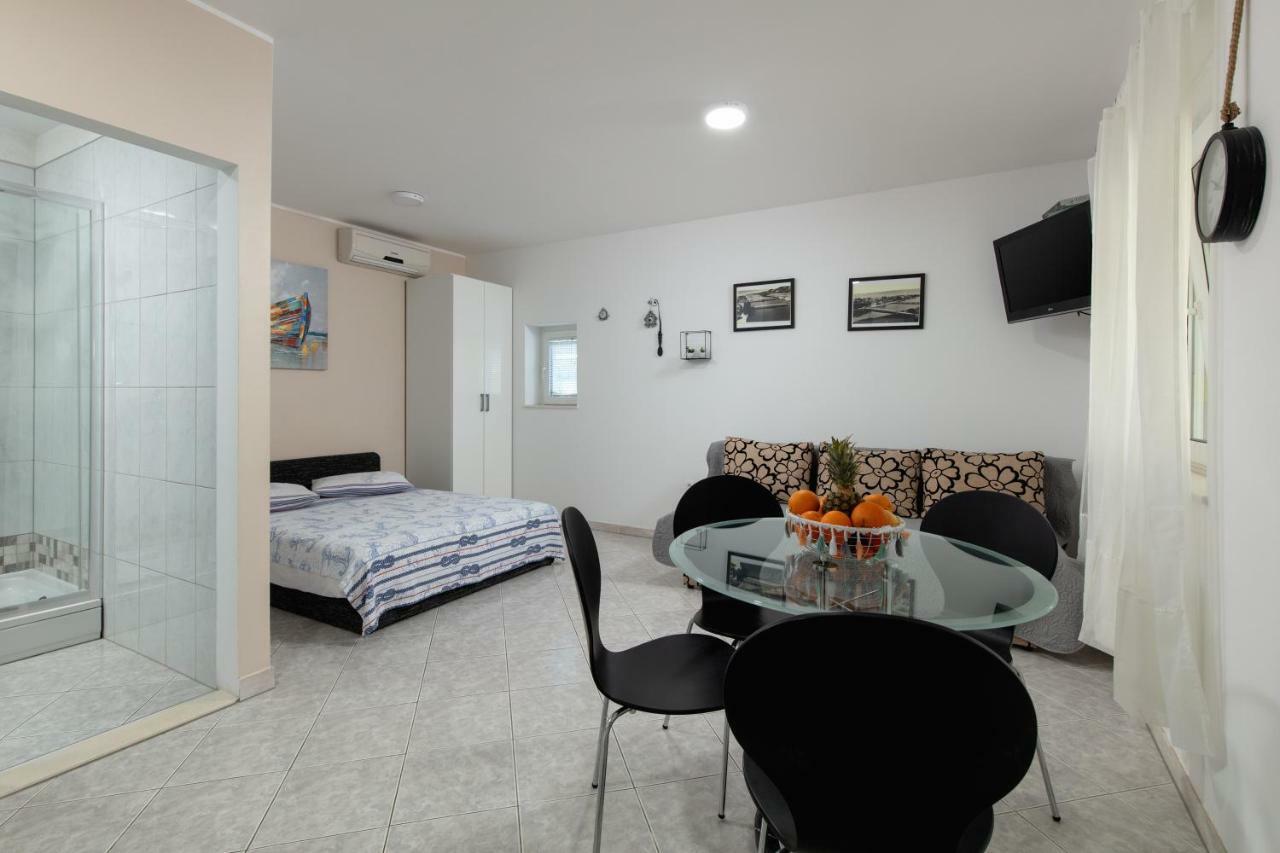Apartments Bubalo Omis Bagian luar foto