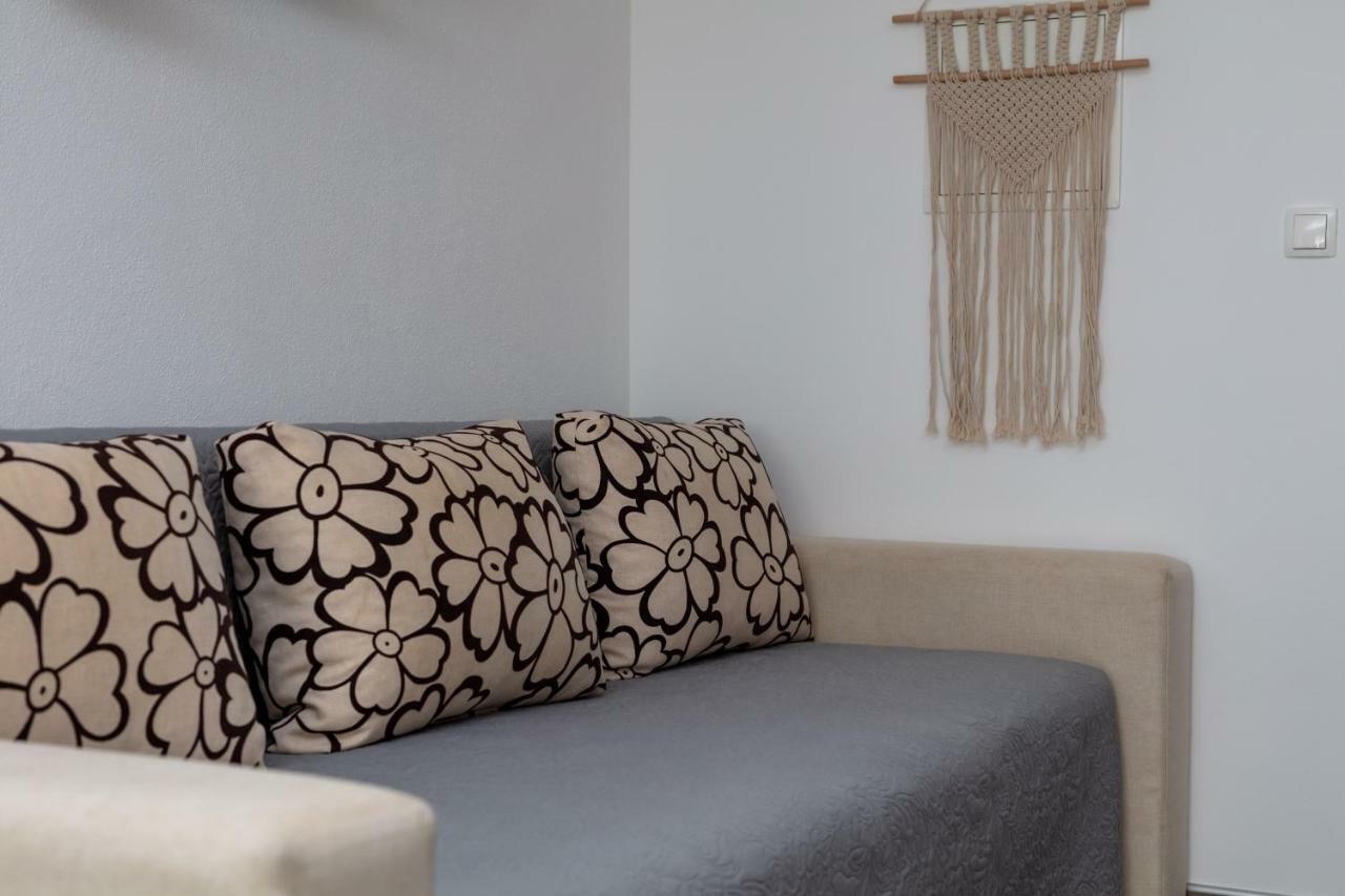 Apartments Bubalo Omis Bagian luar foto