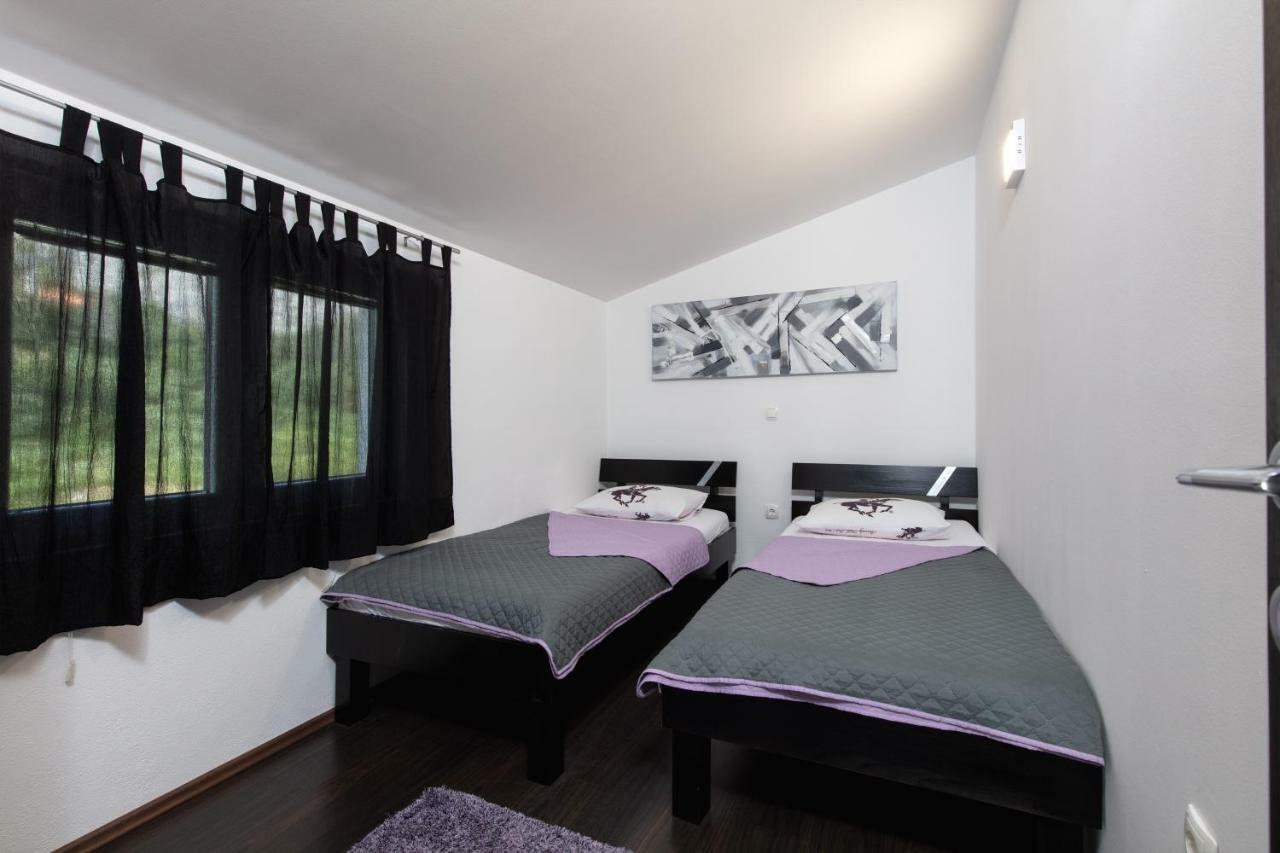 Apartments Bubalo Omis Bagian luar foto
